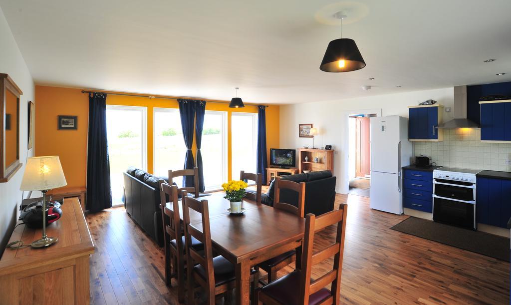 Hartaval & Baca Ruadh Apartman Staffin Kültér fotó